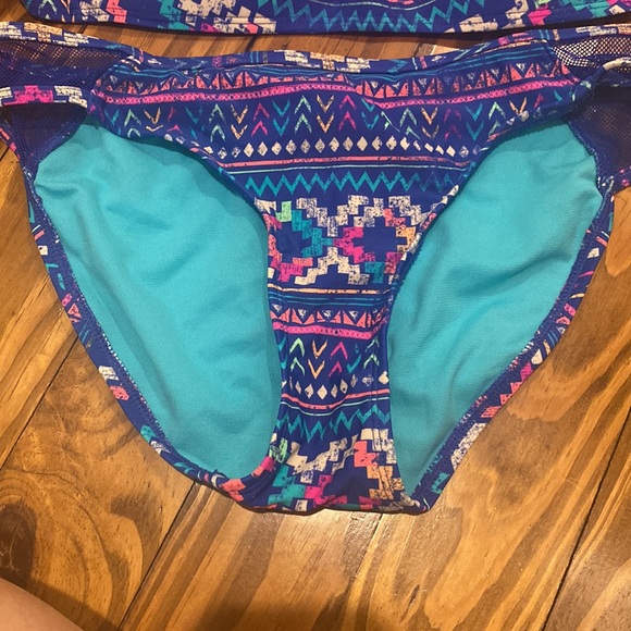 No Boundaries Women’s Aztec Print Bikini size Medium - Picture 2 of 4
